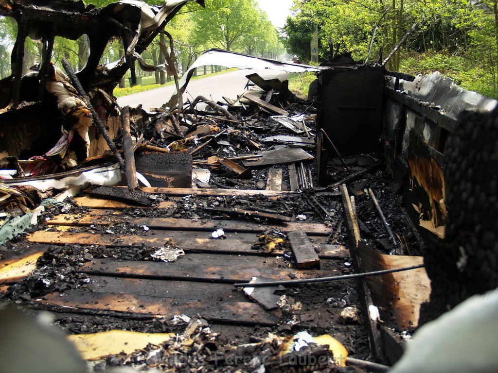 Brand Wohnwagen in Koeln Rodenkirchen P27.JPG